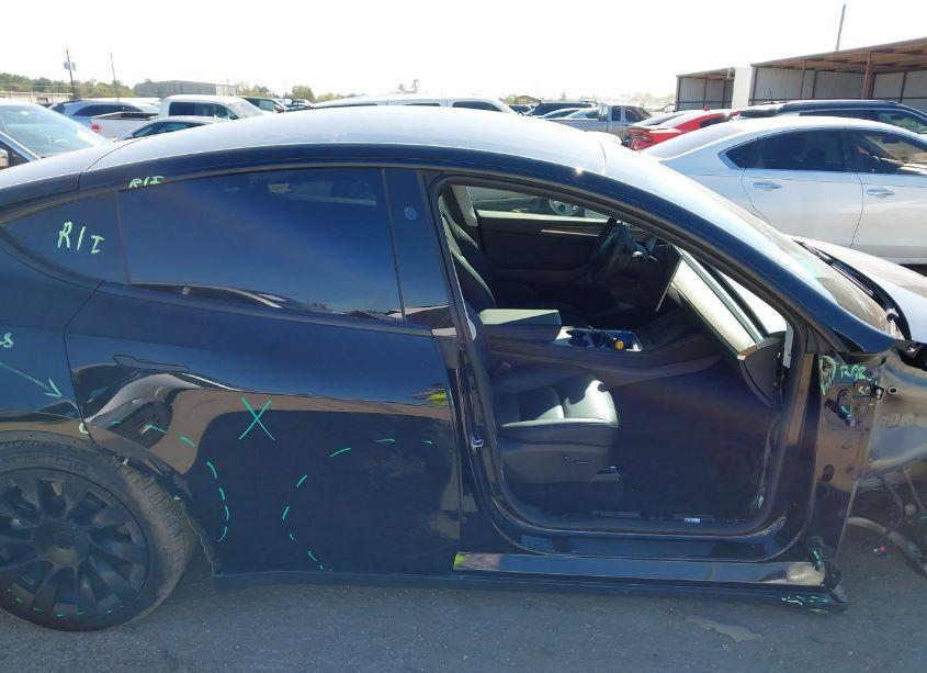 Photo 13 of 2023 Tesla Model Y AWD/LONG RANGE DUAL MOTOR ALL-WHEEL DRIVE (VIN 7SAYGAEE1PF837301)