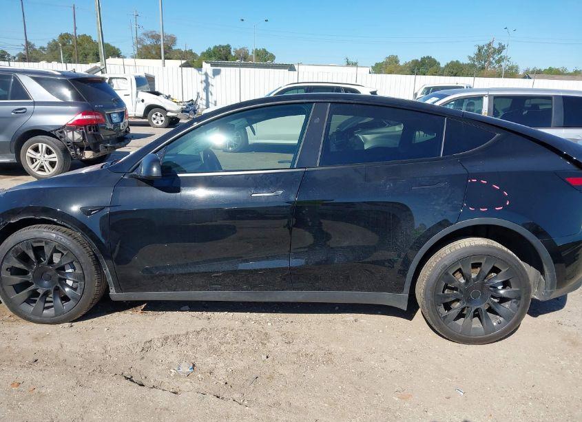 Photo 14 of 2023 Tesla Model Y AWD/LONG RANGE DUAL MOTOR ALL-WHEEL DRIVE (VIN 7SAYGAEE1PF837301)