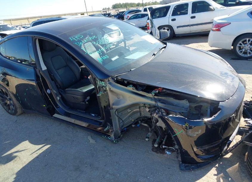 Photo 6 of 2023 Tesla Model Y AWD/LONG RANGE DUAL MOTOR ALL-WHEEL DRIVE (VIN 7SAYGAEE1PF837301)