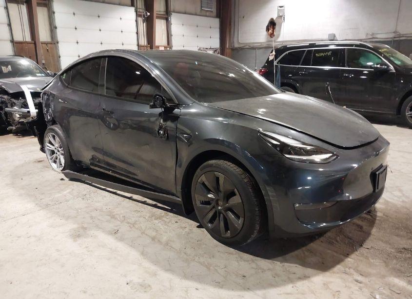 2024 Tesla Model Y LONG RANGE DUAL MOTOR ALL-WHEEL DRIVE (VIN 7SAYGAEE1RF037181) main photo