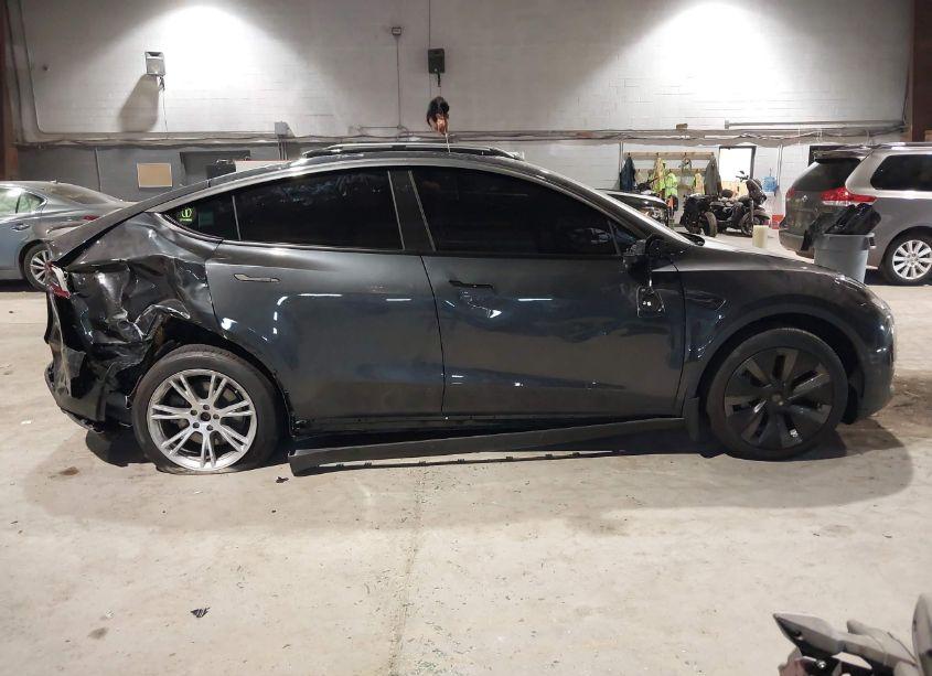 Photo 13 of 2024 Tesla Model Y LONG RANGE DUAL MOTOR ALL-WHEEL DRIVE (VIN 7SAYGAEE1RF037181)
