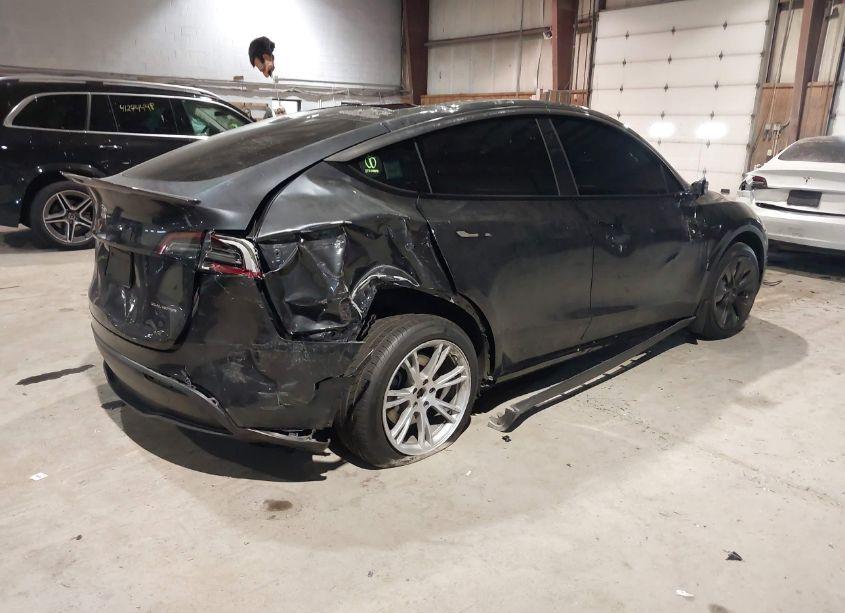 Photo 4 of 2024 Tesla Model Y LONG RANGE DUAL MOTOR ALL-WHEEL DRIVE (VIN 7SAYGAEE1RF037181)