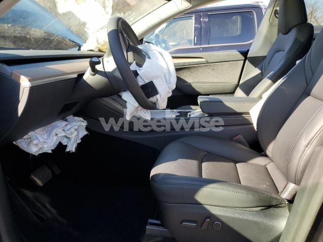 Photo 4 of 2025 TESLA MODEL Y (VIN 7SAYGAEE1SF218433)