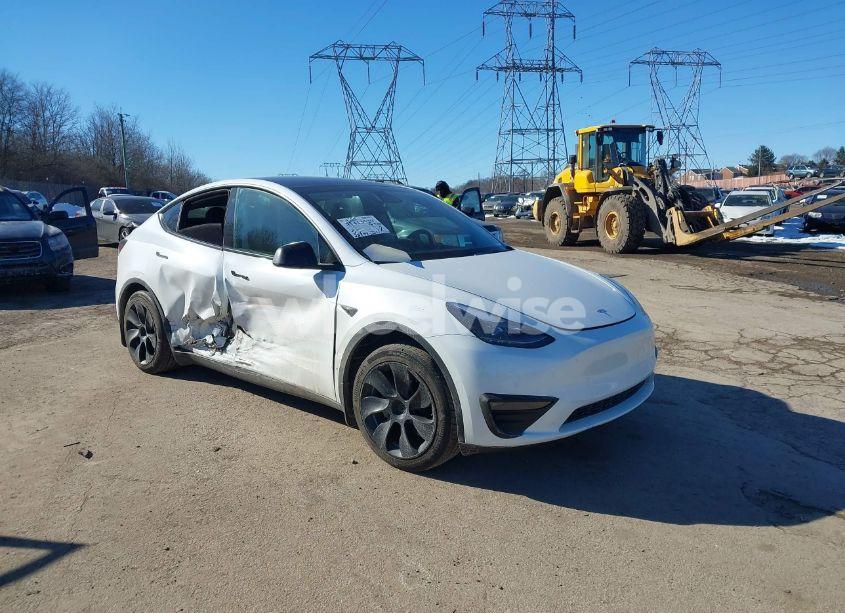 2022 Tesla Model Y LONG RANGE DUAL MOTOR ALL-WHEEL DRIVE (VIN 7SAYGAEE2NF550692) main photo