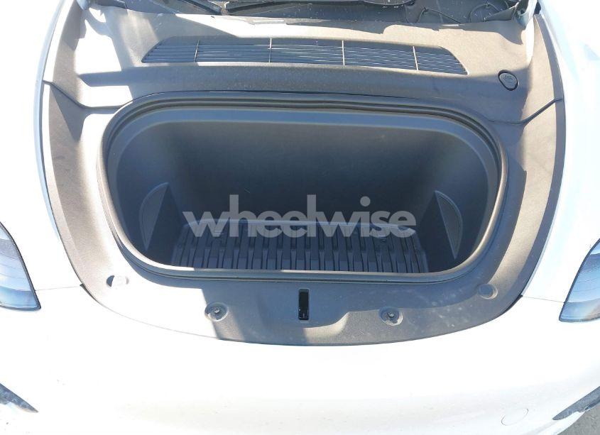 Photo 10 of 2022 Tesla Model Y LONG RANGE DUAL MOTOR ALL-WHEEL DRIVE (VIN 7SAYGAEE2NF550692)