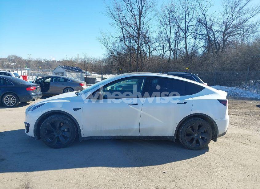 Photo 14 of 2022 Tesla Model Y LONG RANGE DUAL MOTOR ALL-WHEEL DRIVE (VIN 7SAYGAEE2NF550692)