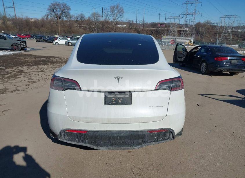 Photo 16 of 2022 Tesla Model Y LONG RANGE DUAL MOTOR ALL-WHEEL DRIVE (VIN 7SAYGAEE2NF550692)