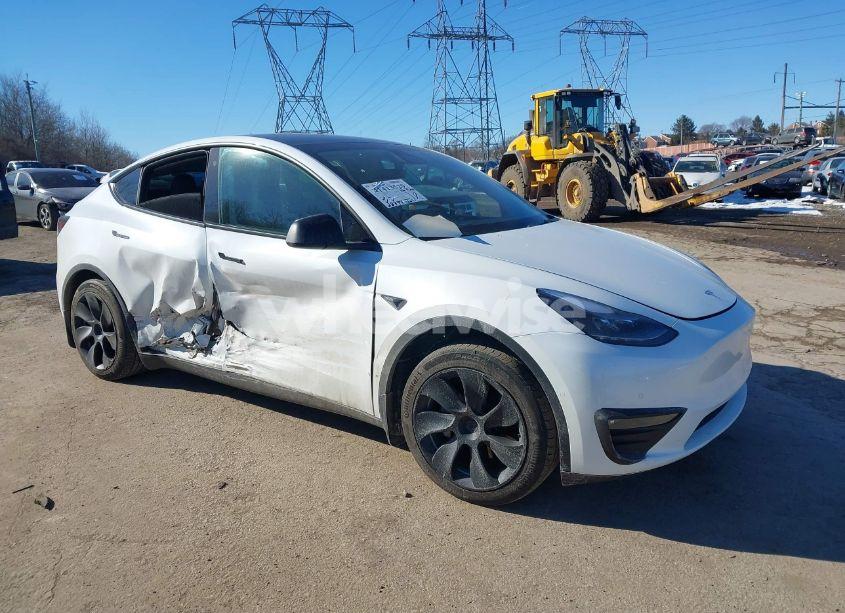 Photo 6 of 2022 Tesla Model Y LONG RANGE DUAL MOTOR ALL-WHEEL DRIVE (VIN 7SAYGAEE2NF550692)