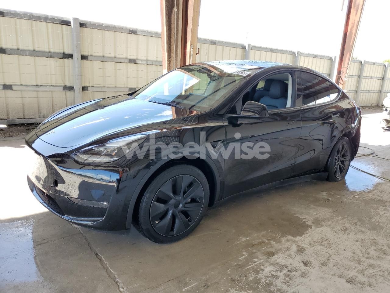 2024 TESLA MODEL Y (VIN 7SAYGAEE2RF212375) main photo