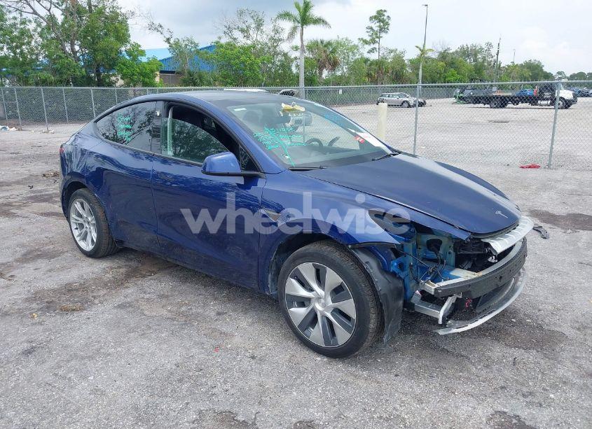 2022 Tesla Model Y LONG RANGE DUAL MOTOR ALL-WHEEL DRIVE (VIN 7SAYGAEE3NF394274) main photo