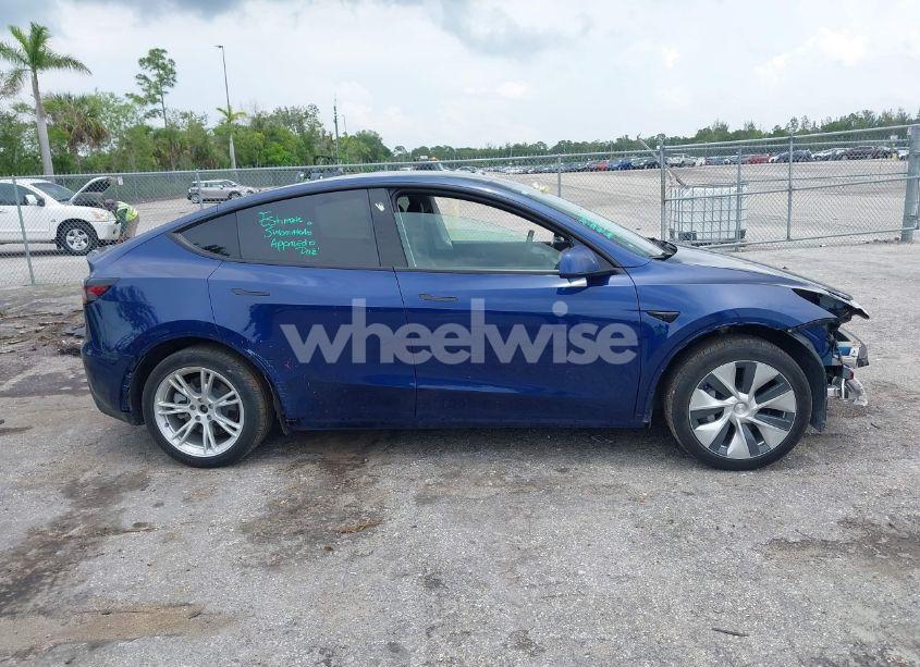 Photo 14 of 2022 Tesla Model Y LONG RANGE DUAL MOTOR ALL-WHEEL DRIVE (VIN 7SAYGAEE3NF394274)