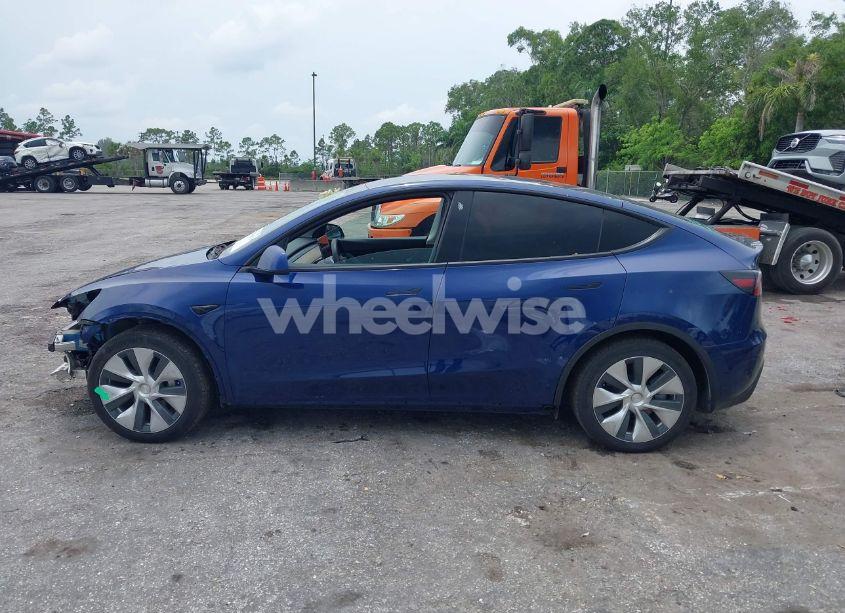 Photo 15 of 2022 Tesla Model Y LONG RANGE DUAL MOTOR ALL-WHEEL DRIVE (VIN 7SAYGAEE3NF394274)