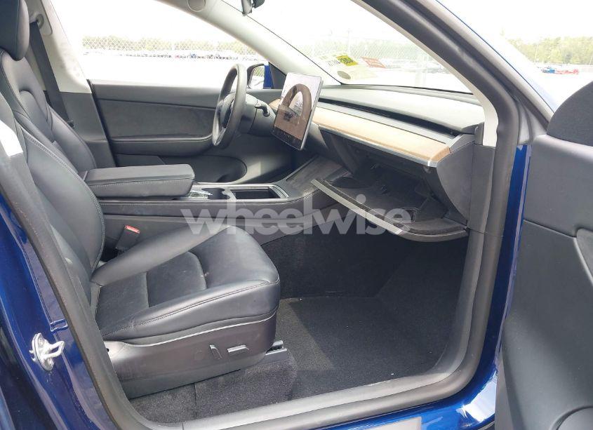 Photo 5 of 2022 Tesla Model Y LONG RANGE DUAL MOTOR ALL-WHEEL DRIVE (VIN 7SAYGAEE3NF394274)