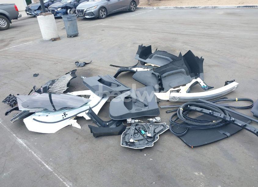 Photo 12 of 2022 Tesla Model Y LONG RANGE DUAL MOTOR ALL-WHEEL DRIVE (VIN 7SAYGAEE3NF575178)