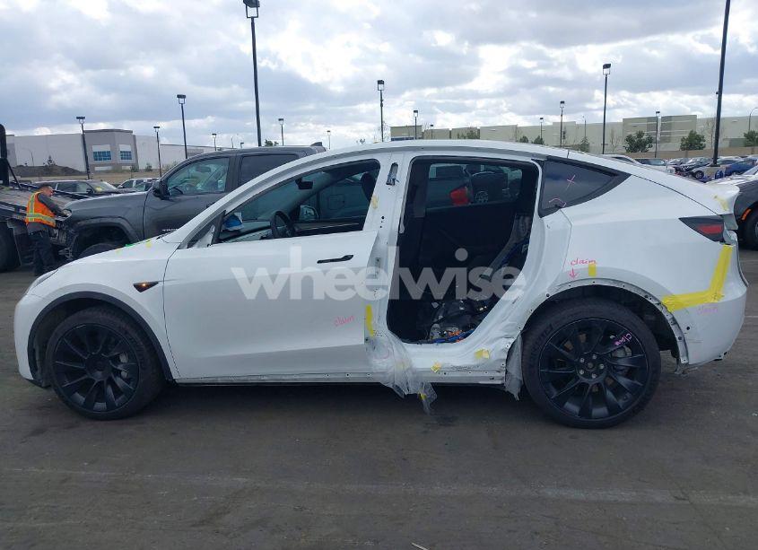 Photo 15 of 2022 Tesla Model Y LONG RANGE DUAL MOTOR ALL-WHEEL DRIVE (VIN 7SAYGAEE3NF575178)