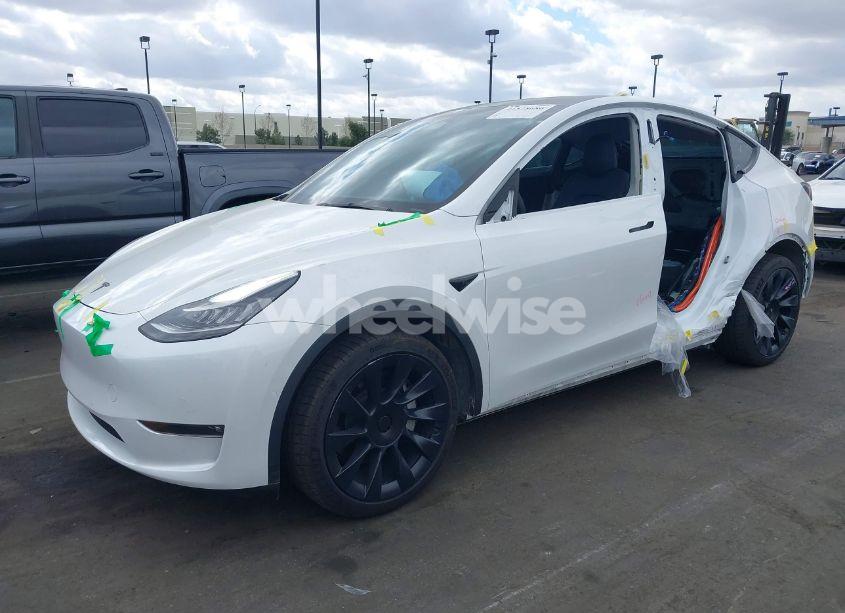 Photo 2 of 2022 Tesla Model Y LONG RANGE DUAL MOTOR ALL-WHEEL DRIVE (VIN 7SAYGAEE3NF575178)
