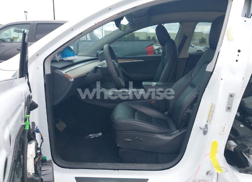 Photo 5 of 2022 Tesla Model Y LONG RANGE DUAL MOTOR ALL-WHEEL DRIVE (VIN 7SAYGAEE3NF575178)