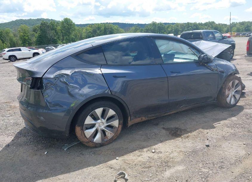 Photo 4 of 2023 Tesla Model Y AWD/LONG RANGE DUAL MOTOR ALL-WHEEL DRIVE (VIN 7SAYGAEE3PF905291)