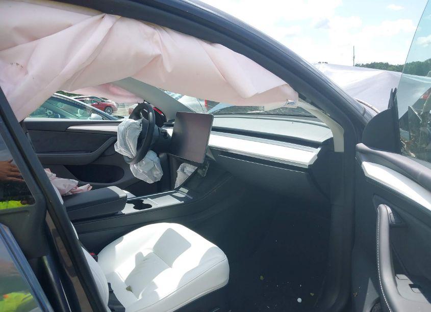 Photo 5 of 2023 Tesla Model Y AWD/LONG RANGE DUAL MOTOR ALL-WHEEL DRIVE (VIN 7SAYGAEE3PF905291)