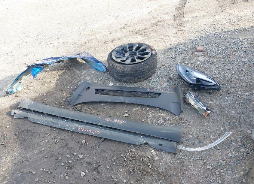 Photo 12 of 2023 Tesla Model Y AWD/LONG RANGE DUAL MOTOR ALL-WHEEL DRIVE (VIN 7SAYGAEE3PF970786)