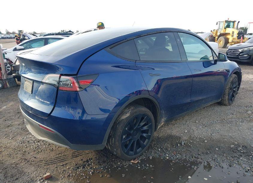 Photo 4 of 2023 Tesla Model Y AWD/LONG RANGE DUAL MOTOR ALL-WHEEL DRIVE (VIN 7SAYGAEE3PF970786)