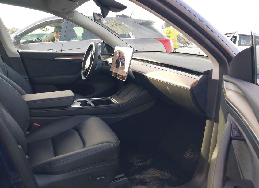Photo 5 of 2023 Tesla Model Y AWD/LONG RANGE DUAL MOTOR ALL-WHEEL DRIVE (VIN 7SAYGAEE3PF970786)