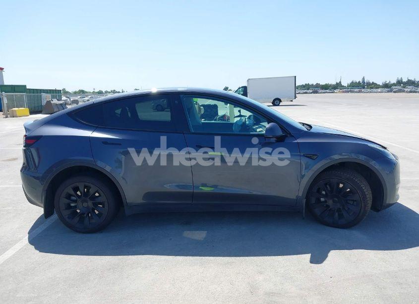 Photo 13 of 2022 Tesla Model Y LONG RANGE DUAL MOTOR ALL-WHEEL DRIVE (VIN 7SAYGAEE4NF341230)