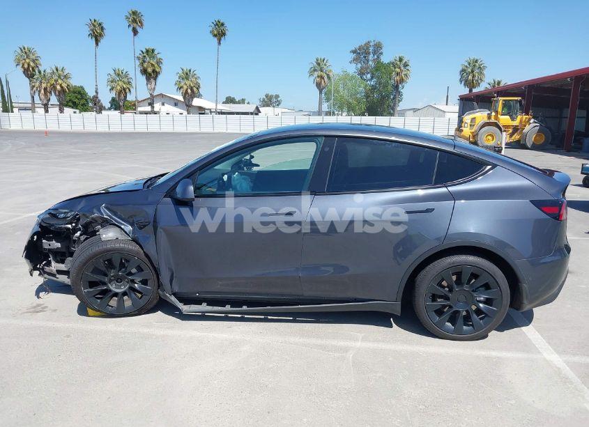 Photo 14 of 2022 Tesla Model Y LONG RANGE DUAL MOTOR ALL-WHEEL DRIVE (VIN 7SAYGAEE4NF341230)