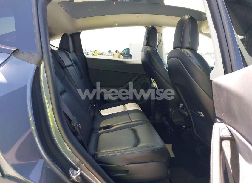 Photo 8 of 2022 Tesla Model Y LONG RANGE DUAL MOTOR ALL-WHEEL DRIVE (VIN 7SAYGAEE4NF341230)