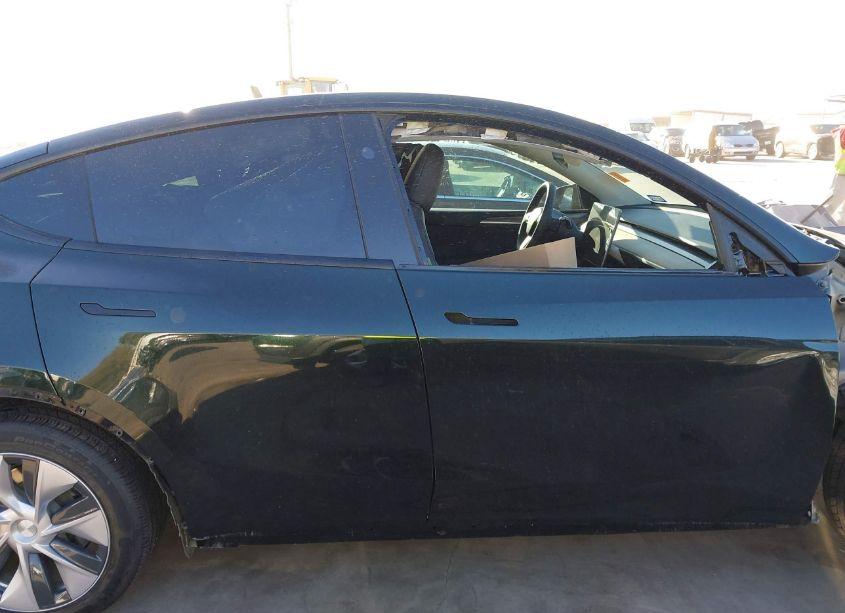 Photo 14 of 2023 Tesla Model Y AWD/LONG RANGE DUAL MOTOR ALL-WHEEL DRIVE (VIN 7SAYGAEE4PF797666)