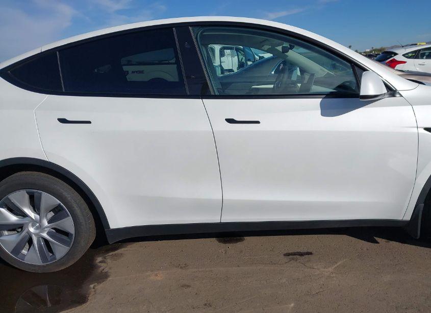 Photo 13 of 2023 Tesla Model Y AWD/LONG RANGE DUAL MOTOR ALL-WHEEL DRIVE (VIN 7SAYGAEE4PF969503)
