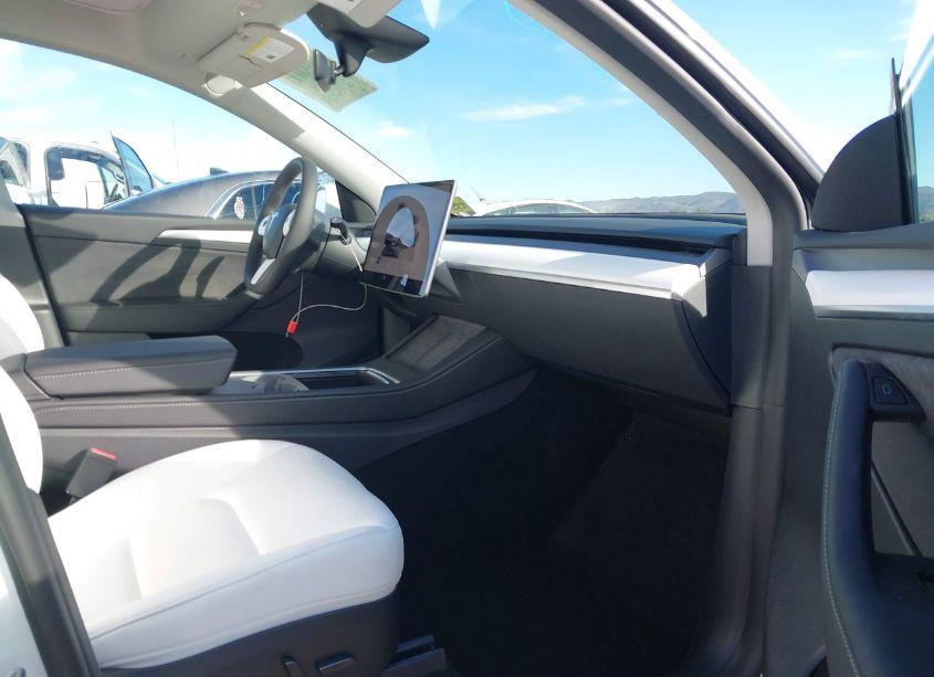 Photo 5 of 2023 Tesla Model Y AWD/LONG RANGE DUAL MOTOR ALL-WHEEL DRIVE (VIN 7SAYGAEE4PF969503)