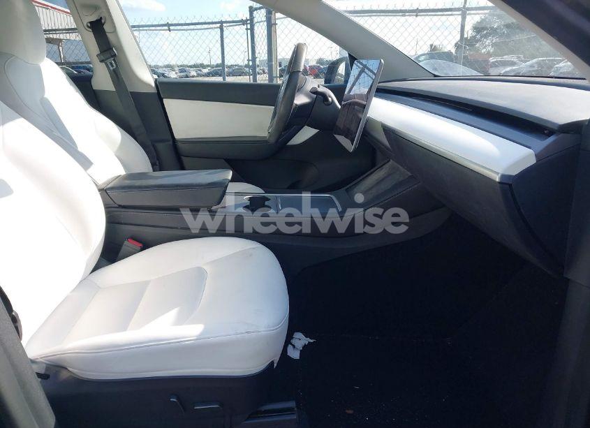 Photo 5 of 2022 Tesla Model Y LONG RANGE DUAL MOTOR ALL-WHEEL DRIVE (VIN 7SAYGAEE5NF322606)