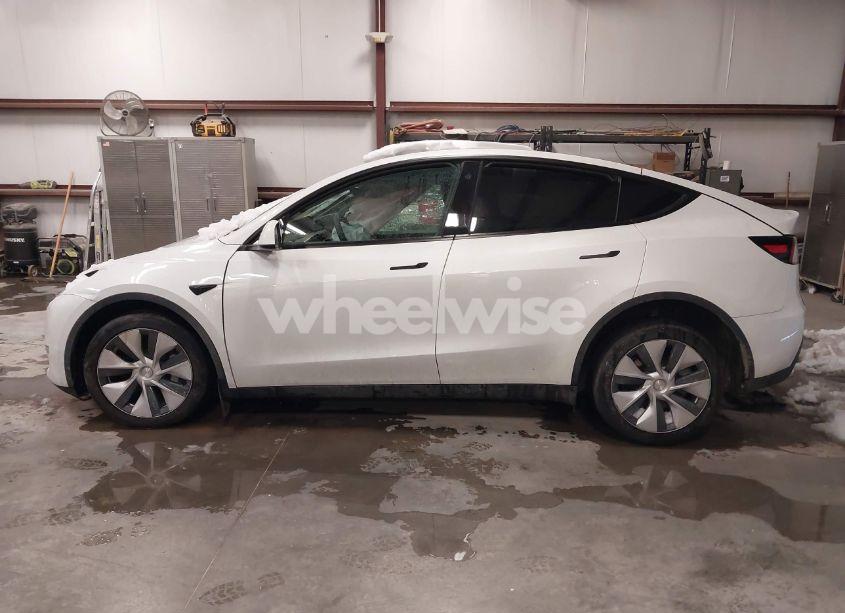 Photo 13 of 2023 Tesla Model Y AWD/LONG RANGE DUAL MOTOR ALL-WHEEL DRIVE (VIN 7SAYGAEE5PF776101)