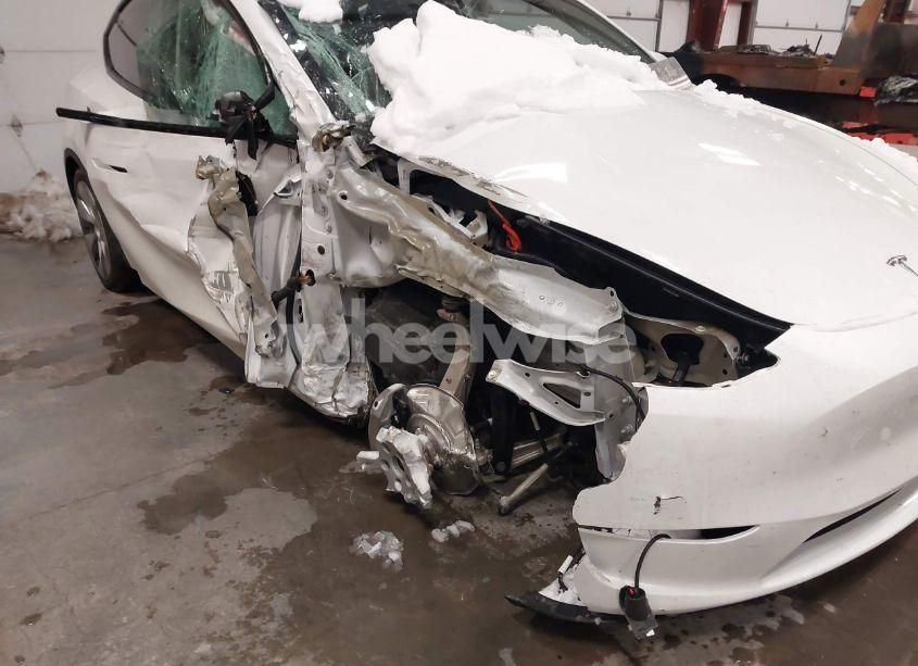 Photo 6 of 2023 Tesla Model Y AWD/LONG RANGE DUAL MOTOR ALL-WHEEL DRIVE (VIN 7SAYGAEE5PF776101)