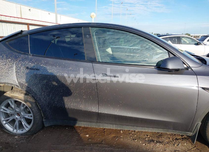 Photo 14 of 2023 Tesla Model Y AWD/LONG RANGE DUAL MOTOR ALL-WHEEL DRIVE (VIN 7SAYGAEE5PF895329)