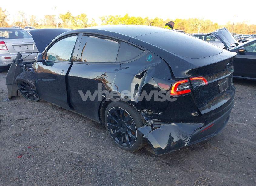 Photo 3 of 2023 Tesla Model Y AWD/LONG RANGE DUAL MOTOR ALL-WHEEL DRIVE (VIN 7SAYGAEE5PF914056)