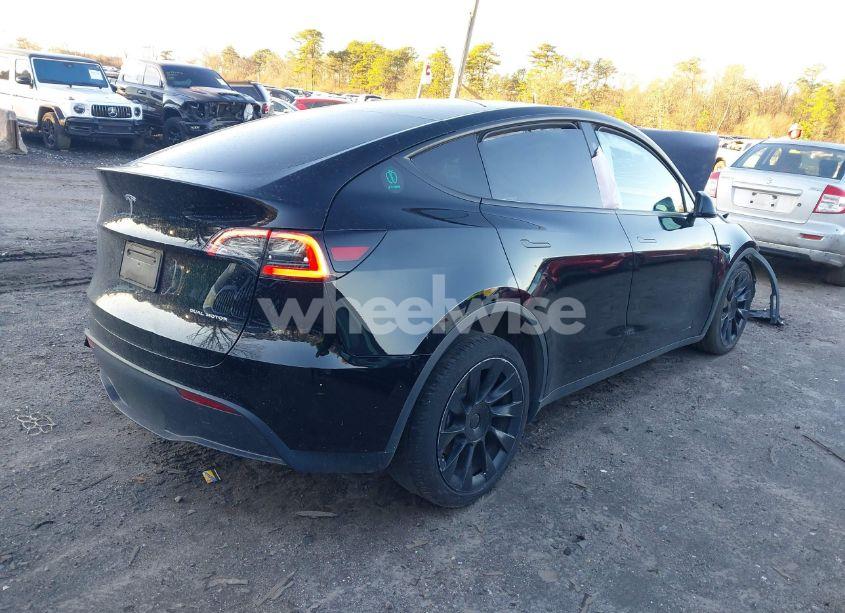 Photo 4 of 2023 Tesla Model Y AWD/LONG RANGE DUAL MOTOR ALL-WHEEL DRIVE (VIN 7SAYGAEE5PF914056)