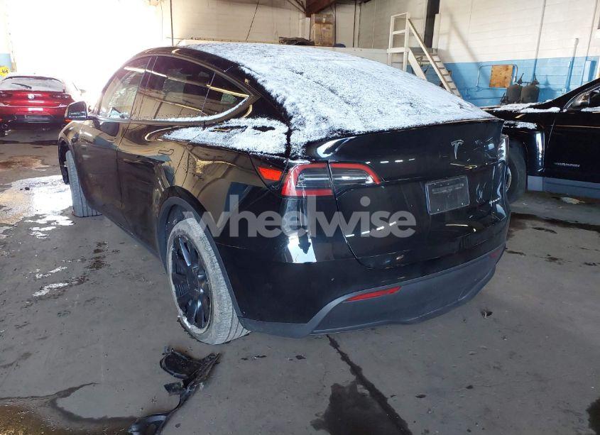 Photo 3 of 2023 Tesla Model Y AWD/LONG RANGE DUAL MOTOR ALL-WHEEL DRIVE (VIN 7SAYGAEE5PF935098)