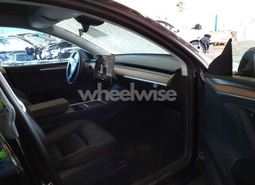 Photo 5 of 2023 Tesla Model Y AWD/LONG RANGE DUAL MOTOR ALL-WHEEL DRIVE (VIN 7SAYGAEE5PF935098)