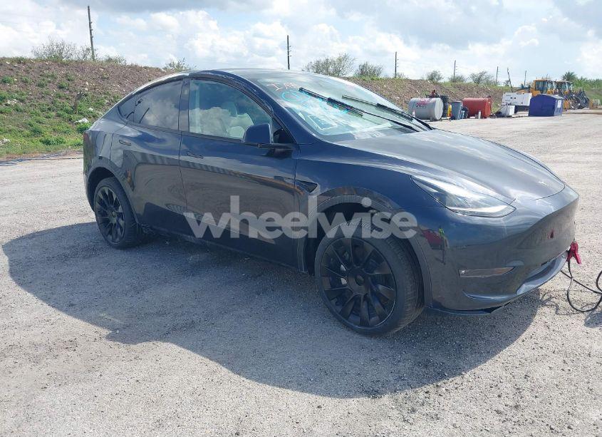 2024 Tesla Model Y LONG RANGE DUAL MOTOR ALL-WHEEL DRIVE (VIN 7SAYGAEE5RF074699) main photo