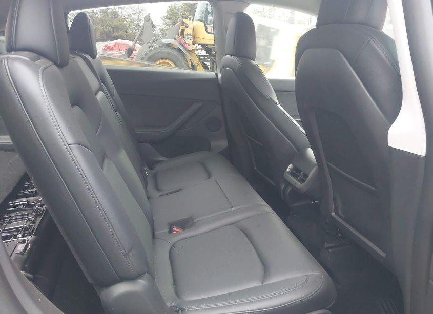 Photo 8 of 2022 Tesla Model Y LONG RANGE DUAL MOTOR ALL-WHEEL DRIVE (VIN 7SAYGAEE6NF422195)