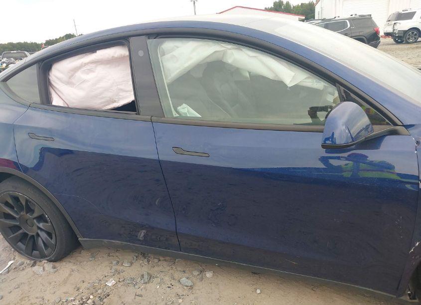 Photo 12 of 2022 Tesla Model Y LONG RANGE DUAL MOTOR ALL-WHEEL DRIVE (VIN 7SAYGAEE6NF515816)