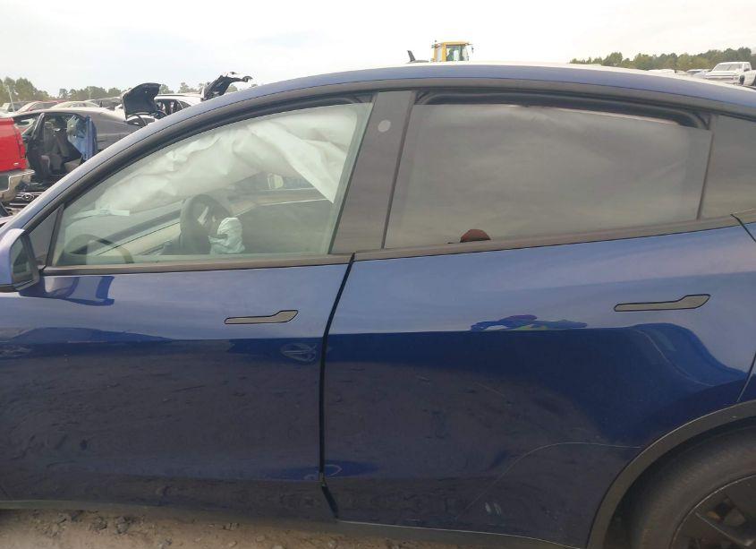 Photo 13 of 2022 Tesla Model Y LONG RANGE DUAL MOTOR ALL-WHEEL DRIVE (VIN 7SAYGAEE6NF515816)