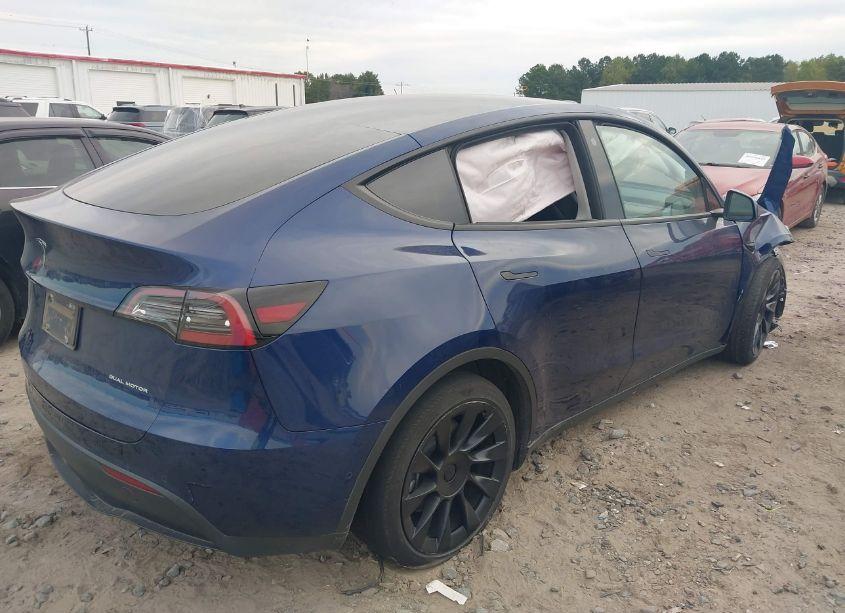 Photo 4 of 2022 Tesla Model Y LONG RANGE DUAL MOTOR ALL-WHEEL DRIVE (VIN 7SAYGAEE6NF515816)