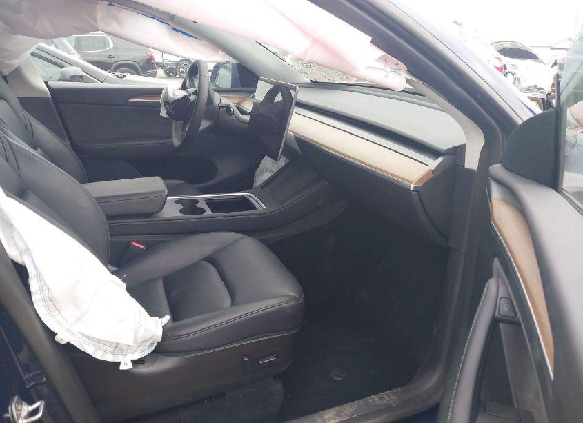 Photo 5 of 2022 Tesla Model Y LONG RANGE DUAL MOTOR ALL-WHEEL DRIVE (VIN 7SAYGAEE6NF515816)