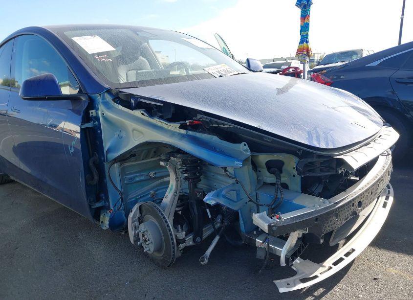 Photo 6 of 2023 Tesla Model Y AWD/LONG RANGE DUAL MOTOR ALL-WHEEL DRIVE (VIN 7SAYGAEE6PF892570)
