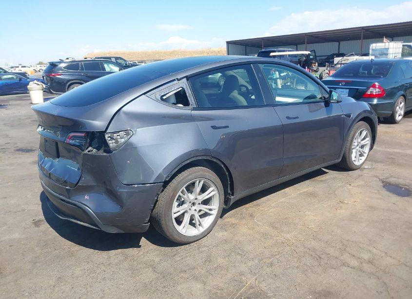 Photo 4 of 2023 Tesla Model Y AWD/LONG RANGE DUAL MOTOR ALL-WHEEL DRIVE (VIN 7SAYGAEE6PF967509)