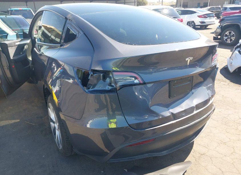 Photo 6 of 2023 Tesla Model Y AWD/LONG RANGE DUAL MOTOR ALL-WHEEL DRIVE (VIN 7SAYGAEE6PF967509)