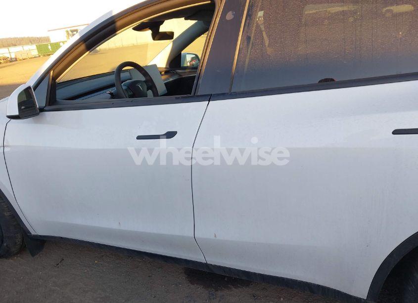 Photo 15 of 2024 Tesla Model Y LONG RANGE DUAL MOTOR ALL-WHEEL DRIVE (VIN 7SAYGAEE6RF206658)